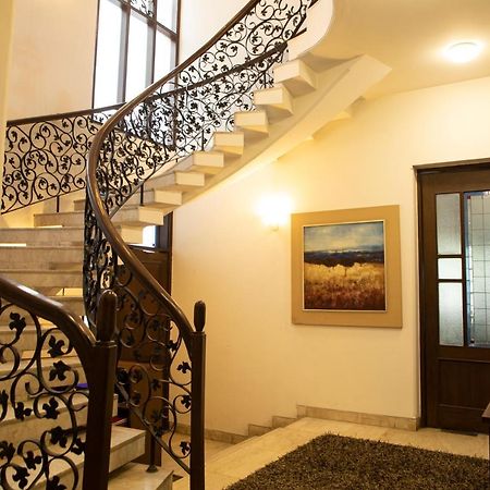 Red Brick Home By Earthaa Escapes New Delhi Exterior photo